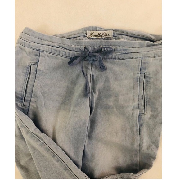 Jeans - Picture 2 of 3